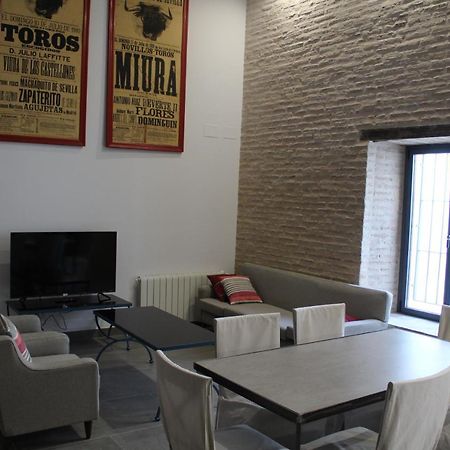 Cozy & Modern Apartment Hombre De Piedra Sevilla Dış mekan fotoğraf