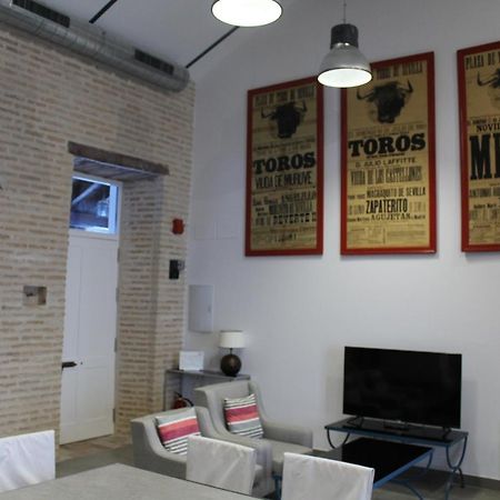 Cozy & Modern Apartment Hombre De Piedra Sevilla Dış mekan fotoğraf