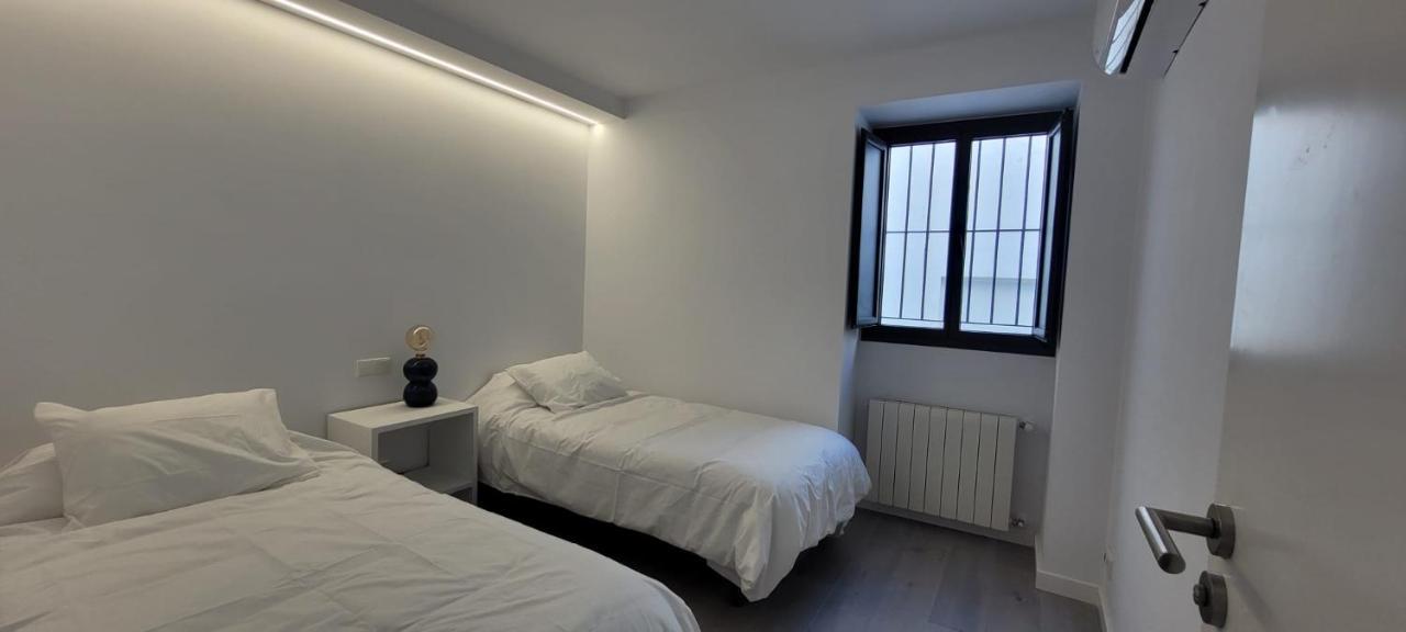 Cozy & Modern Apartment Hombre De Piedra Sevilla Dış mekan fotoğraf