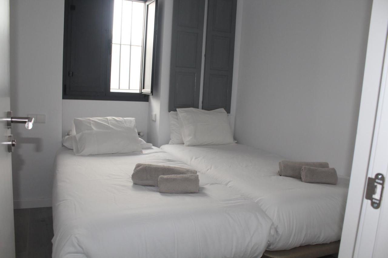 Cozy & Modern Apartment Hombre De Piedra Sevilla Dış mekan fotoğraf